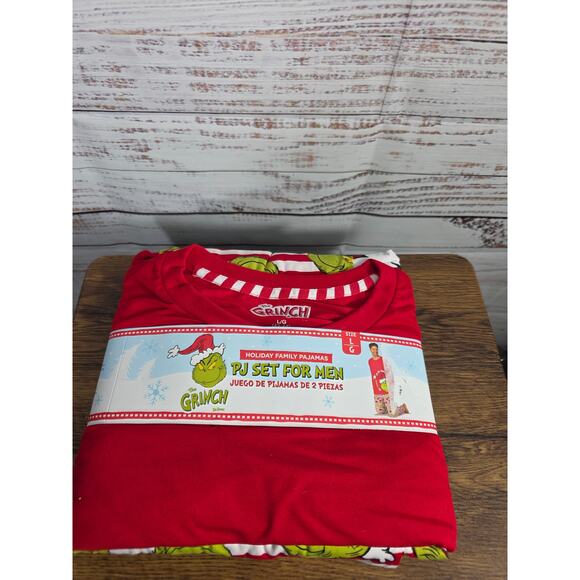 "The Grinch" men's Holiday pajama set in size Large and large slippers NWOT - Picture 6 of 8